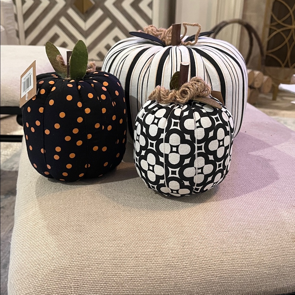 Patterned Fabric Pumpkin/Black & White Sarah Pattern-Medium/NWT - Picture 4 of 10